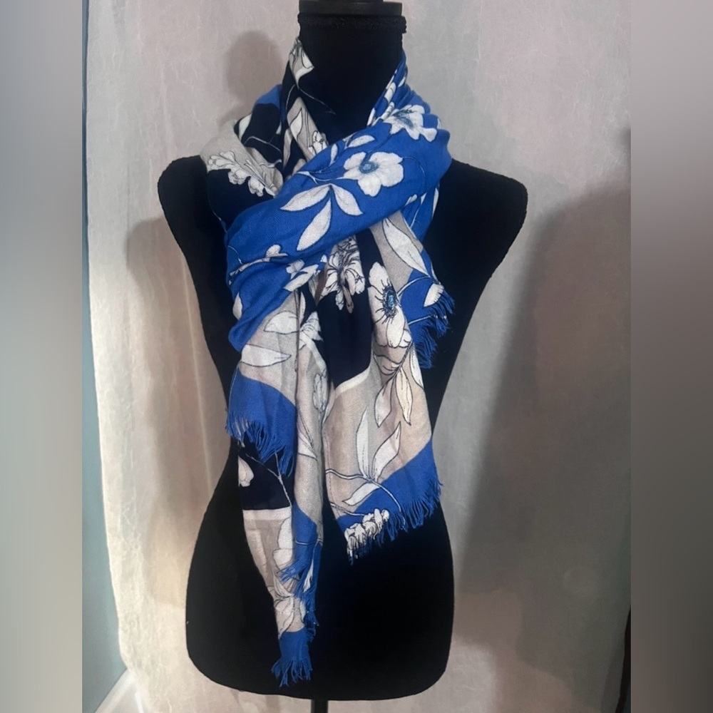 White House Black Market Blue and Cream Floral Scarf